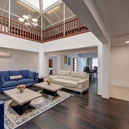 J5 Four Bedroom Villa Holiday Home In Al Wasl For Families Only Dubai Eksteriør billede