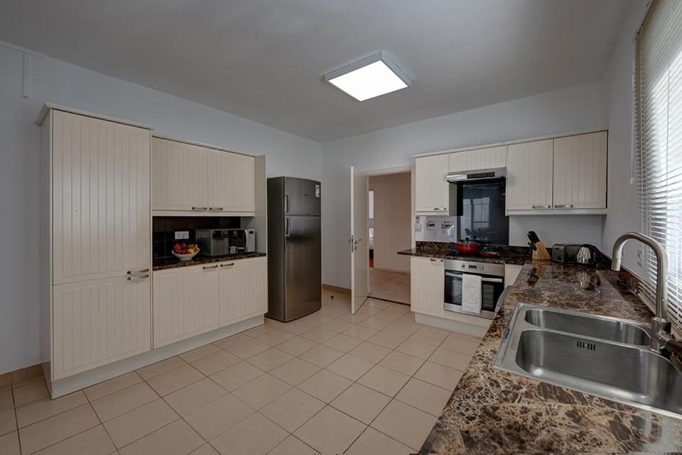 J5 Four Bedroom Villa Holiday Home In Al Wasl For Families Only Dubai Eksteriør billede