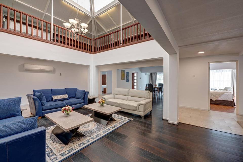 J5 Four Bedroom Villa Holiday Home In Al Wasl For Families Only Dubai Eksteriør billede